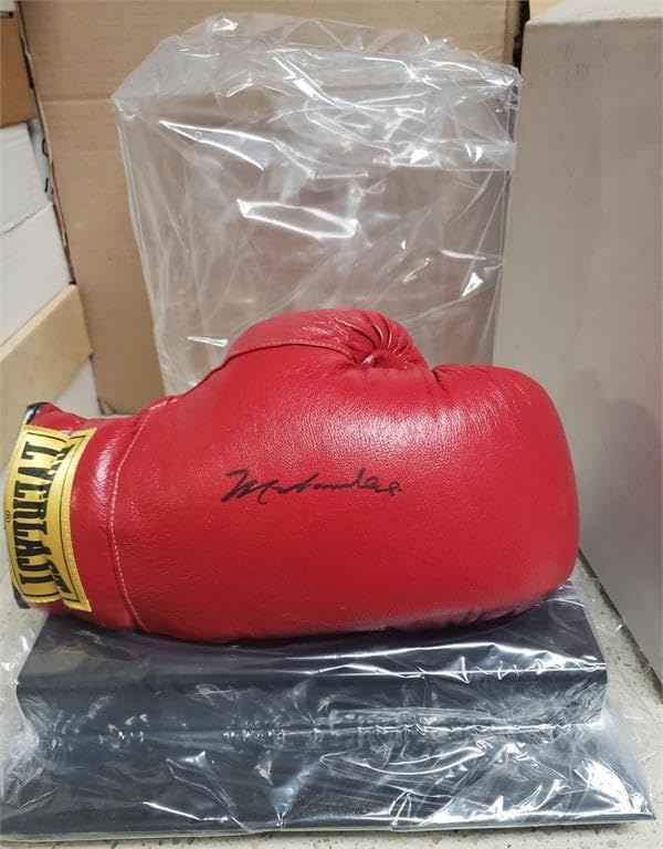 Muhammad Ali autographed Boxing Glove (Boxer 1992 nicer signature) with display cube – Sports Memorabilia