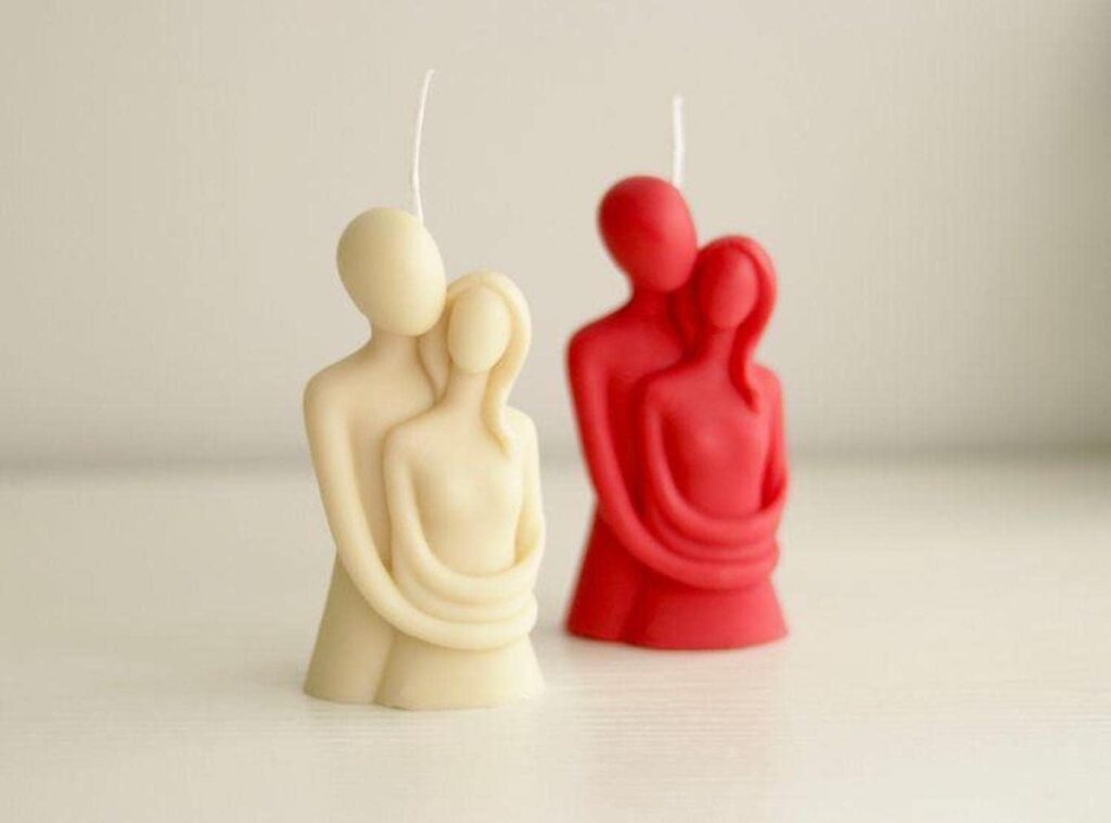 Romantic Love Scented Candle – 2 Pcs Hugging Couple Lover Candle, Valentine’s Day Anniversary Wedding Gift Room Decor – Heart Shaped Soy Wax Handmade Candle – Bubble Body Decor Candle(White-Red)