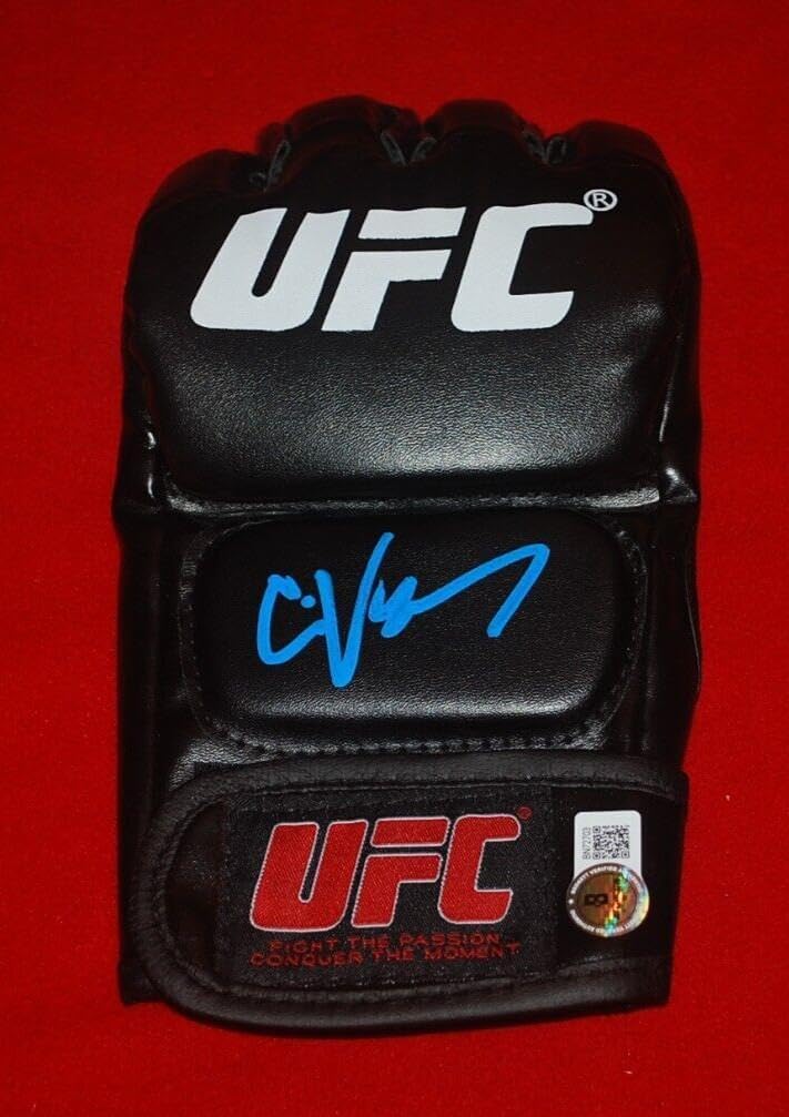 UFC MMA CHAMP CAIN VELASQUEZ Signed Glove Beckett COA BN72703 – Autographed UFC Gloves
