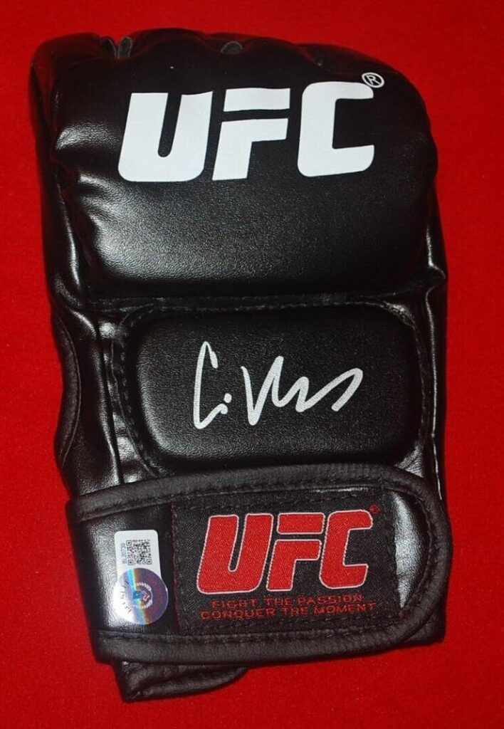 UFC MMA CHAMP CAIN VELASQUEZ Signed Glove Beckett COA BL20739 – Autographed UFC Gloves