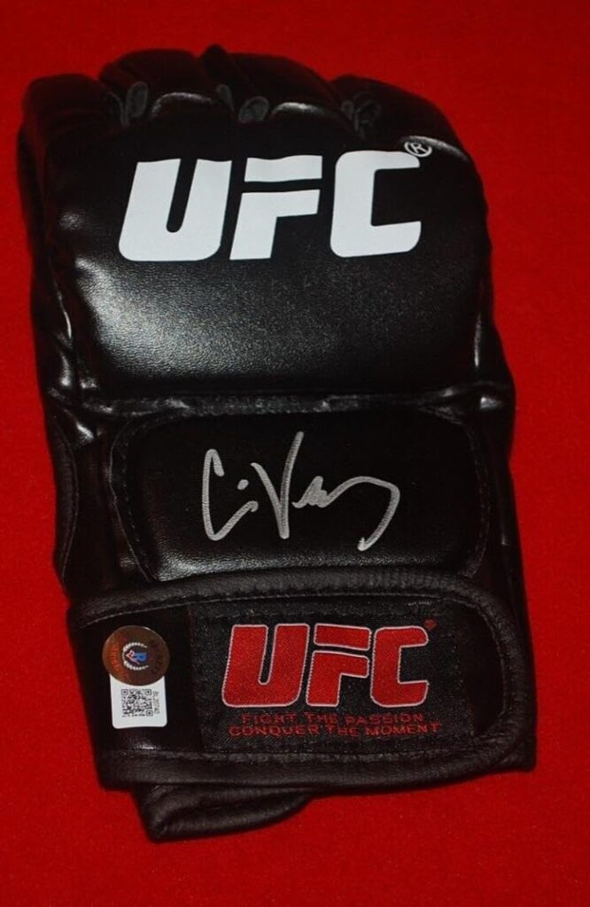 UFC MMA CHAMP CAIN VELASQUEZ Signed Glove Beckett COA BL20740 – Autographed UFC Gloves