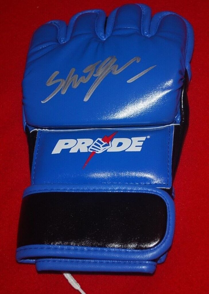 MAURICIO RUA SHOGUN PRIDE MMA Signed Glove Beckett Witnessed COA W796961 – Autographed UFC Gloves