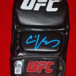 UFC MMA CHAMP CAIN VELASQUEZ Signed Glove Beckett COA BN72701 – Autographed UFC Gloves