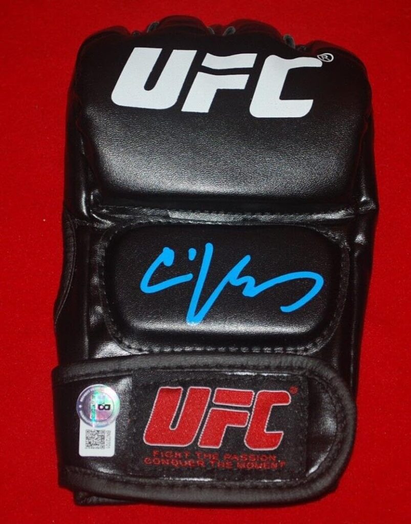 UFC MMA CHAMP CAIN VELASQUEZ Signed Glove Beckett COA BN72701 – Autographed UFC Gloves