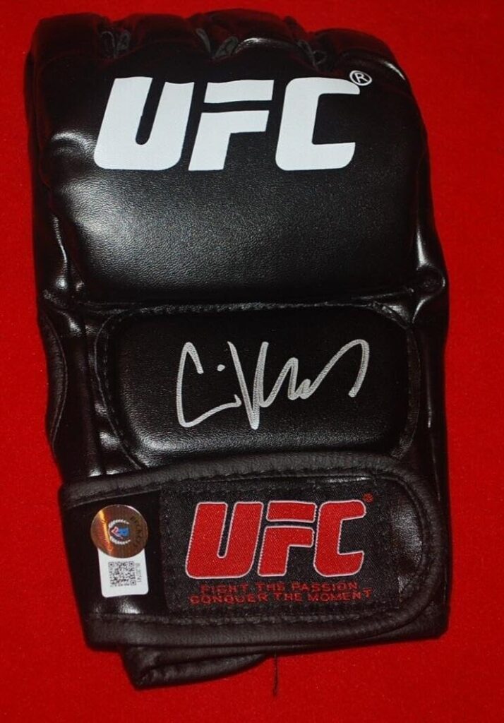 UFC MMA CHAMP CAIN VELASQUEZ Signed Glove Beckett COA BL20741 – Autographed UFC Gloves