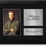 HWC Trading Richard Dean Stargate SG-1 Framed Gifts Printed Signed Autograph Picture for TV Show Fans – US Letter Size