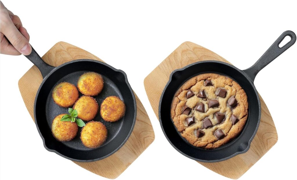 Navaris Cast Iron Skillet with Wooden Base (Set of 2) – Cast Iron Frying Pan Small Skillet with Protective Wood Base – Heavy Duty Metal Skillet Pans – 6″ (15cm)