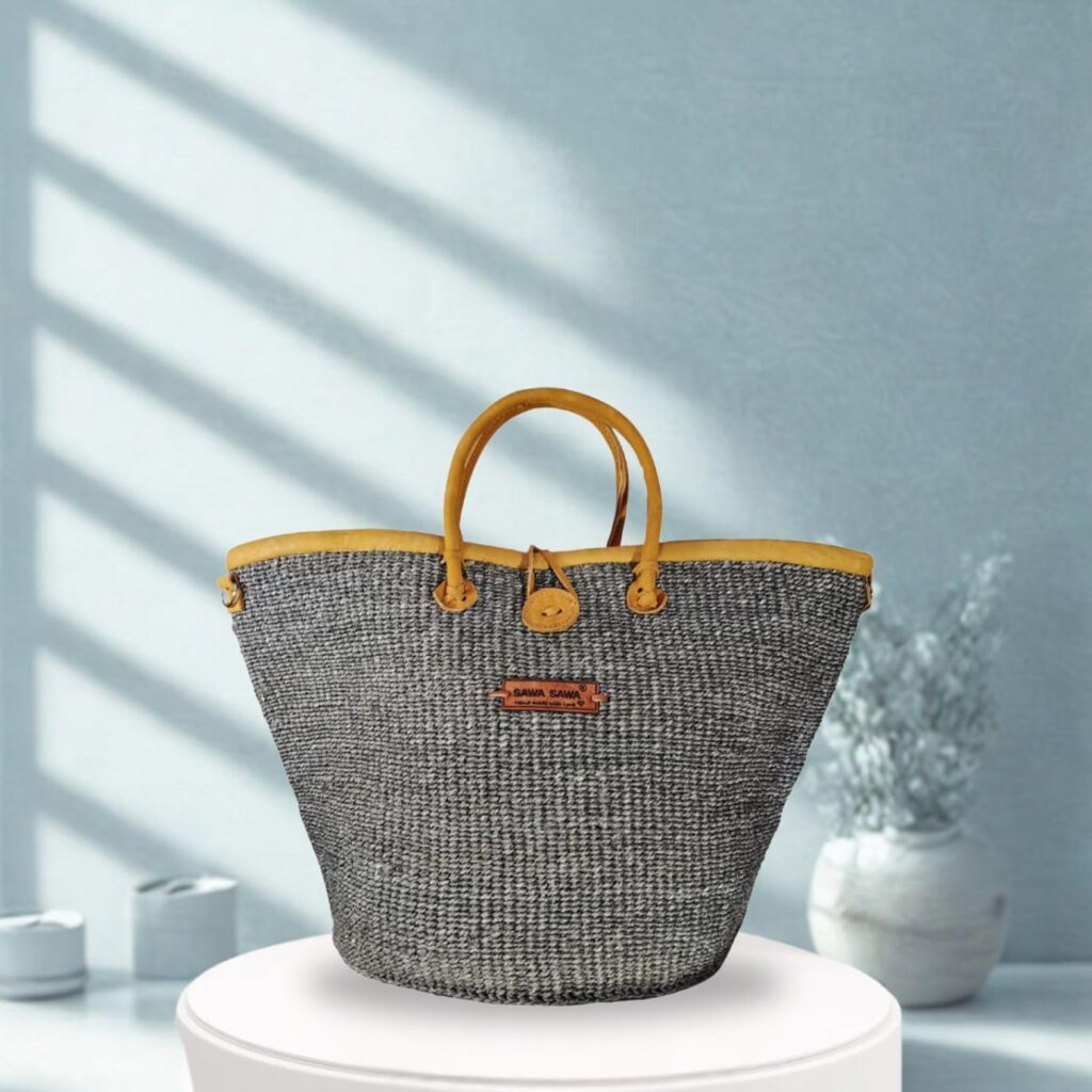 Ash Wisdom Handmade Sisal Straw Basket Tote Bag, Lightweight Market Basket with Leather Strap Handles and Button Closure, Large Straw Purse Suitable for Travel, Handmade Summer Tote Handbag for Women