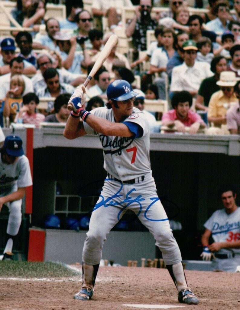 Steve Yeager Signed 8X10 Photo Autograph Auto Road At Bat LA Dodgers Center – Autographed MLB Photos