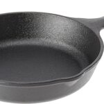 Lodge Wildlife Series – 6.5″ Cast Iron Skillet with Wolf Scene